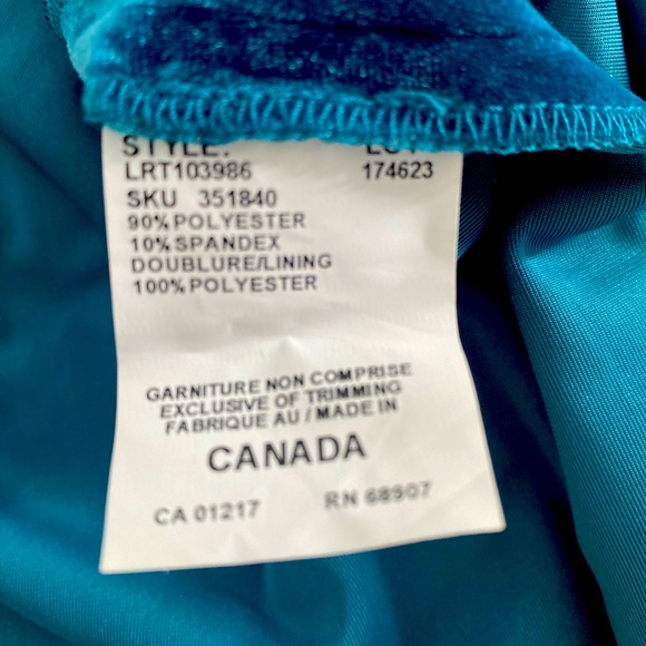 💙LE CHATEAU 💙Teal velvet spaghetti strap shirt. Size small.In great condition - Picture 6 of 8